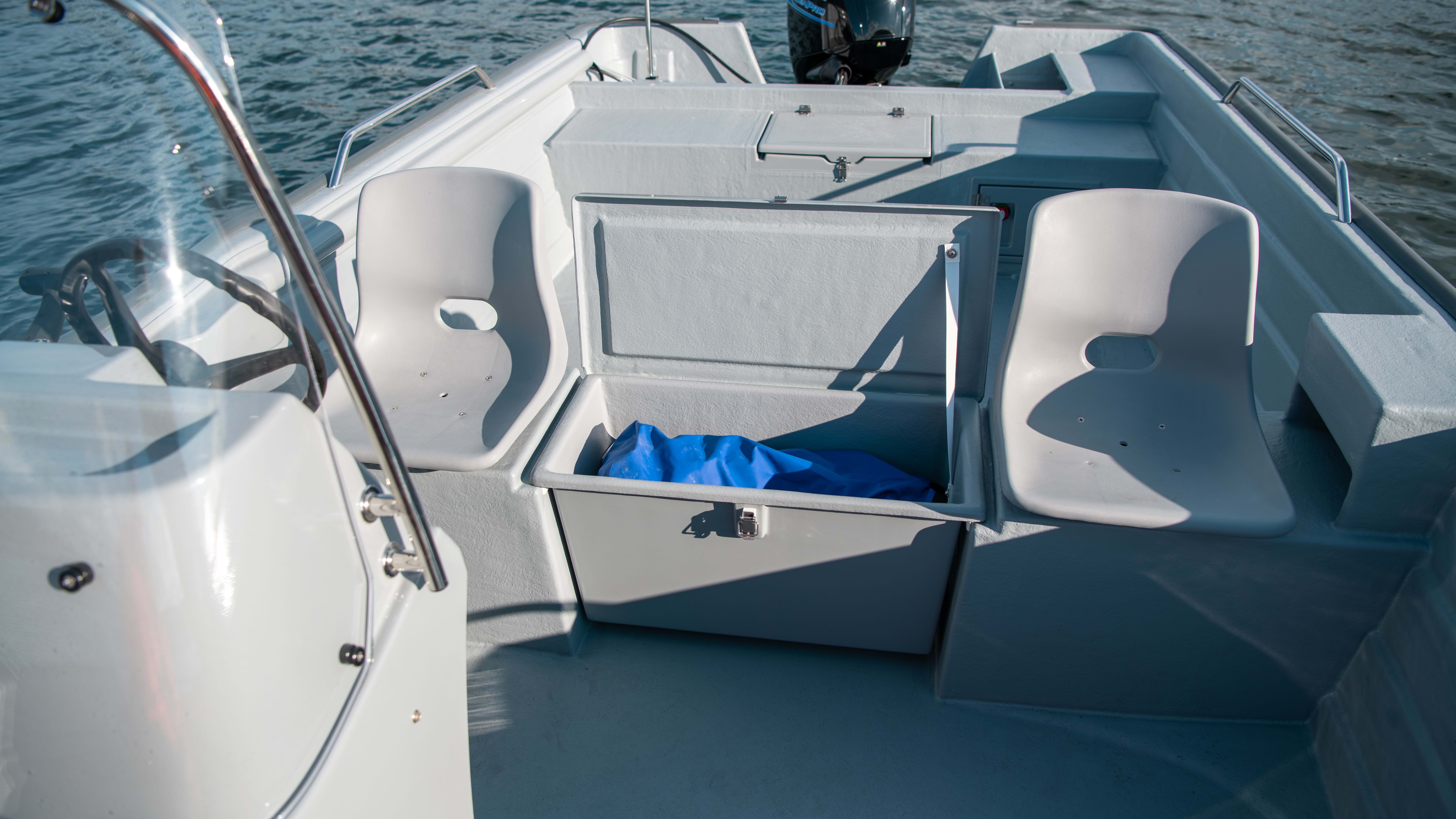 Sting 600 Pro Details Drivers And Passenger Seat