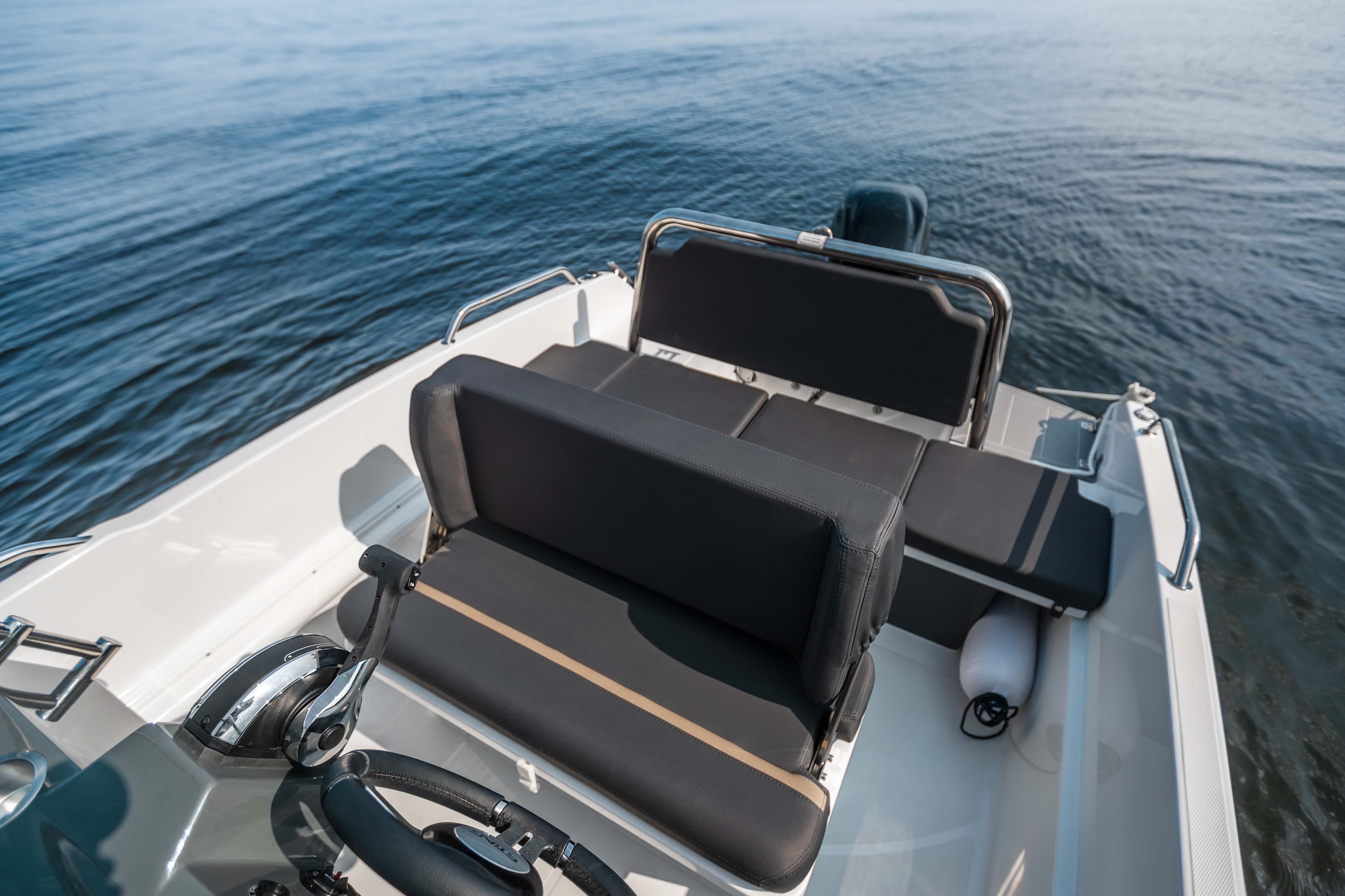 Sting 485S Docked Cockpit Overview